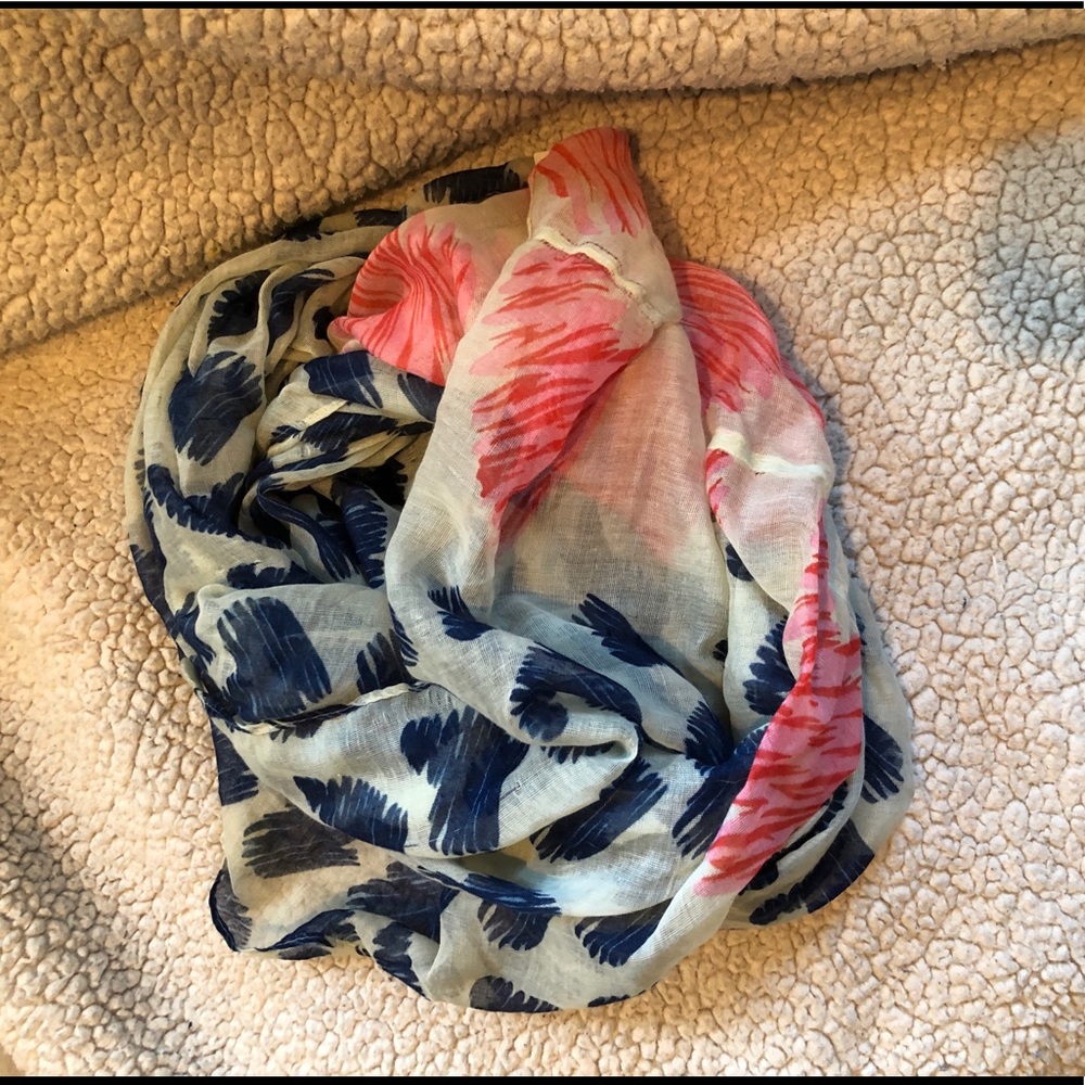 MUDD Infinity Heart Scarf